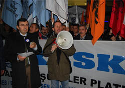 Karanlığa meşale yaktılar