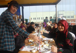 Yardımseverler kahvaltıda tanıştı