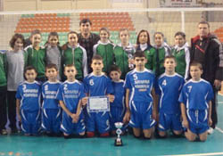 KÜÇÜK VOLEYBOLCULAR YARI FİNALLERDE