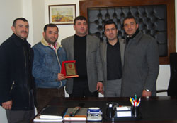 Denkçi'ye teşekkür plaketi