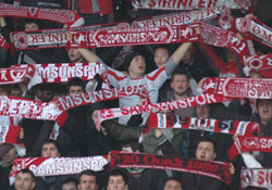 Taraftar akın ediyor