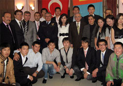 Moğol öğrenciler Beyaz Ayı kutladı