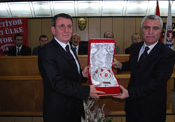 Murzioğlu'na plaket