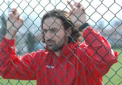 Yürüyüşlere başladı