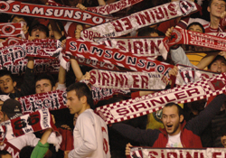 Ayakta alkışladılar