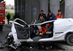 Otomobil köprüden uçtu: 1 ölü