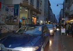 Caddelerde hafta sonu yoğunluğu