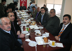 MHP'den basına kahvaltı
