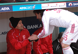 Caner yapması gerekeni yaptı