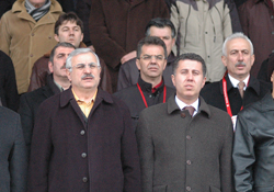 Vekillerden tam destek