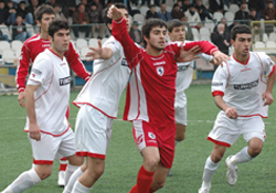 GENÇLER ZİRVEYE KOŞUYOR