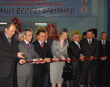 Liseli mucitler yarıştı