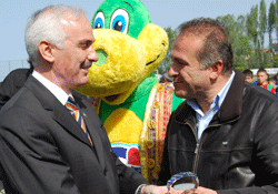 İSPİRLİ'DEN ANLAMLI VEDA