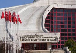 Sanata "siyaset" bulaştı