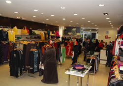 Gözler Tekbir Giyim'de