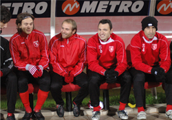 Forvet Adem yine yedek