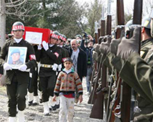 Şehit onbaşı Keskin'in ailesini ziyaret ettiler