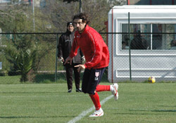 Nefis gollere imza attı