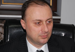 Vekil ayakta uyuyor!