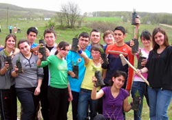 Fidan diktiler, piknik yaptılar