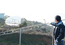 Biri bizi gözetleyecek!