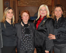 Bayan muhtarlar isyan etti