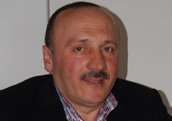 MHP çizgisini terk etti