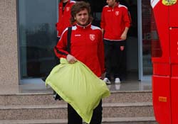 Gidiş uçakla dönüş otobüsle