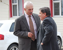 Yöneticiler otobüsle gidiyor