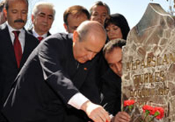 Bahçeli'nin Türkeş'e verdiği söz...