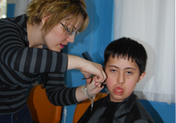 Gönüllü kuaförlerden örnek davranış