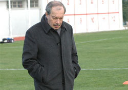 TOMAÇ İÇİNİ DÖKTÜ