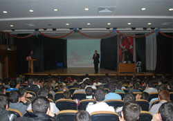 Feza kolejinde motivasyon konferansı