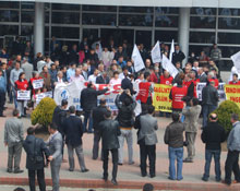 "Babama işini geri verin"