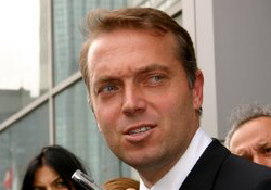 Cem Uzan'a 23 yıl hapis cezası