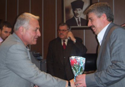 Kavakta karanfilli kutlama