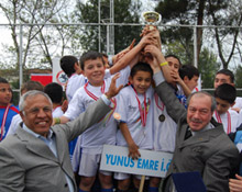 MİNİKLERDEN GÖRKEMLİ KAPANIŞ