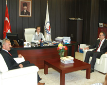 İlk bayan rektör koltuğuna oturdu