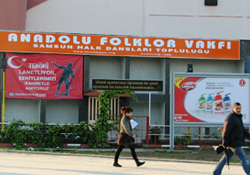 Belediyeye inat tabela yenilendi