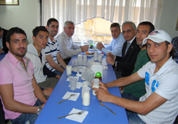 ÖĞLE YEMEĞİ YEDİLER