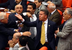 Koç ve Öztürk birbirine girdi