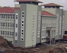 Okula merdiven yapılamıyor