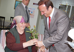 Anneler, sevgi ve hoşgörünün simgesi