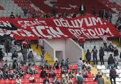 ANNELER VE ŞEHİTLER UNUTULMADI