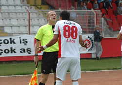 Herkes gördü bi hakemler görmedi