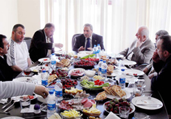 Demirtaş hal esnaflarıyla kahvaltıda buluştu