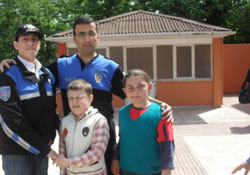 Engelli çocukların polislik sevinci