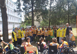 Bahçeyi yeşillendirdiler