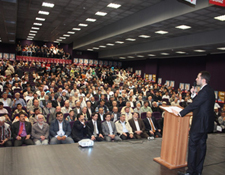 Saadet'ten gençlik şöleni