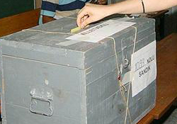 Türkiye'de seçmen sağa kaydı